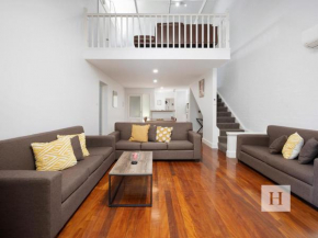 Lakeshores Villa, Cams Wharf